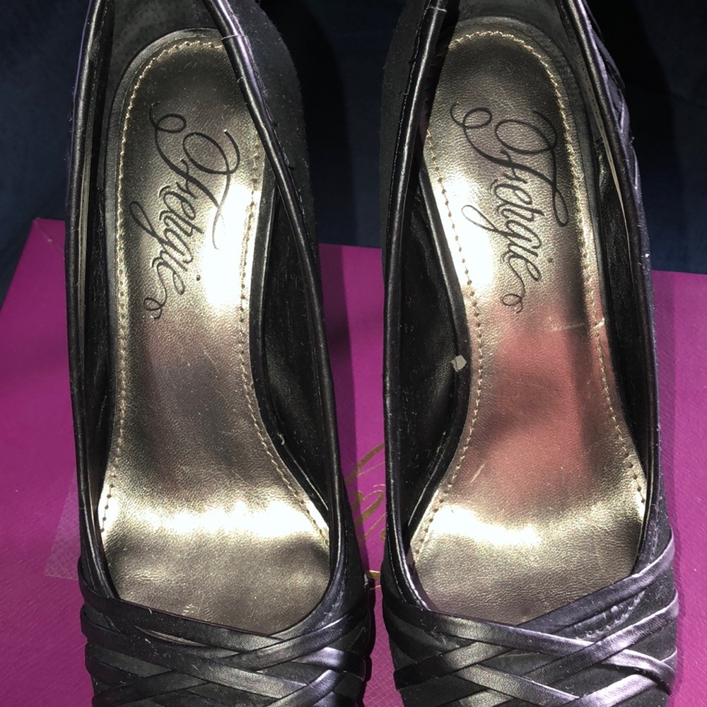 Fergie Black Platform Pumps in size 7 - Picture 7 of 8